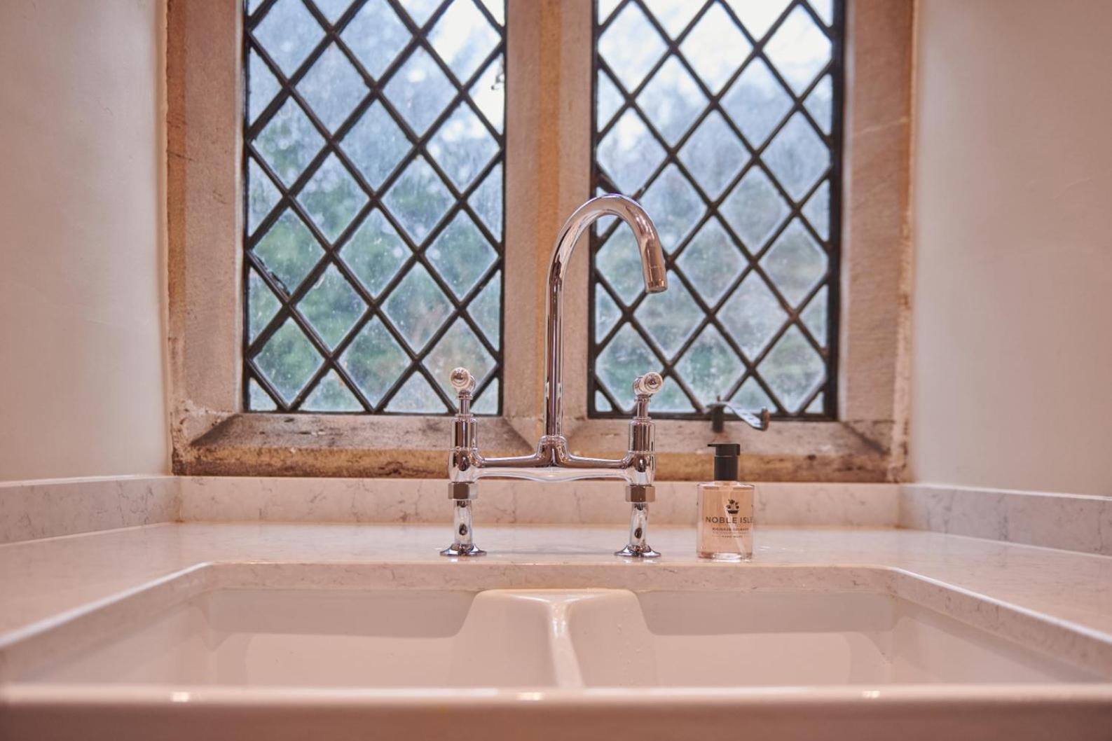 The Hunting Tower Villa Baslow Exterior photo